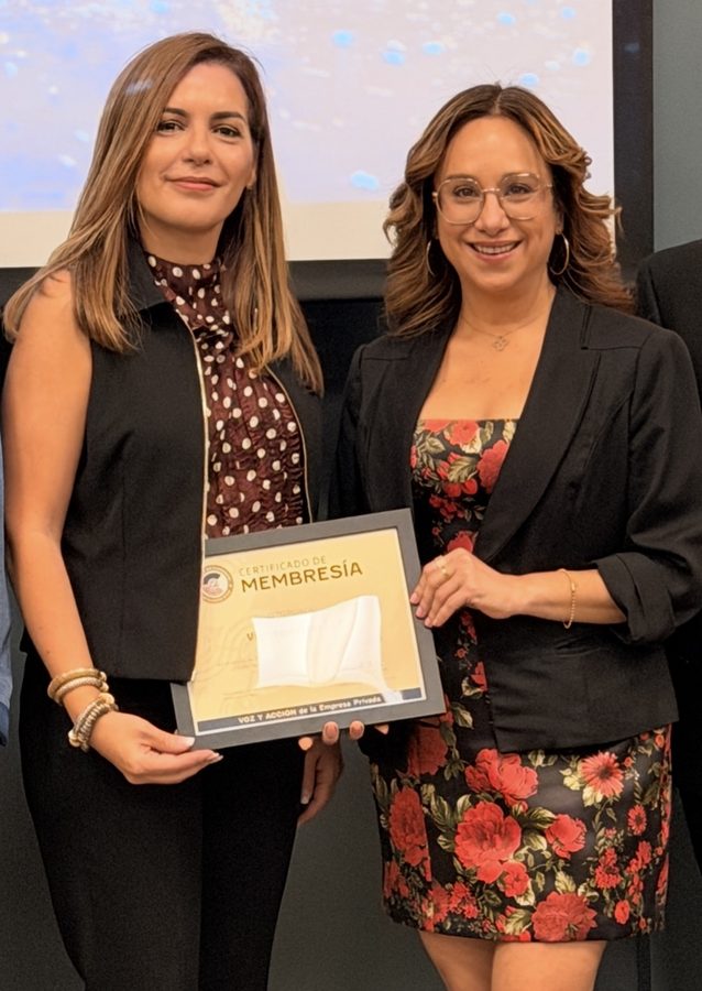 Recibiendo certificado de membresía